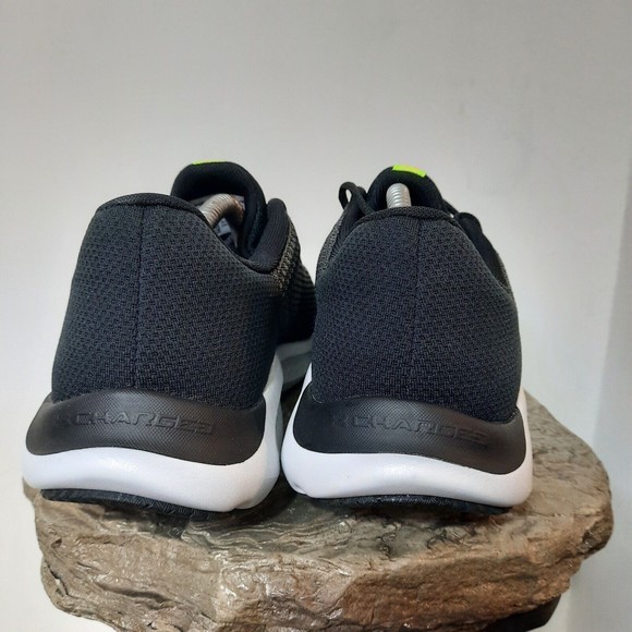 NEW Under Armour Charged Pursuit Shoes 3025801 100 Black Gray Men's Size 11.5 - Picture 3 of 8